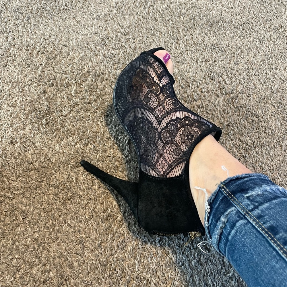 Women’s lace cage heels - Picture 10 of 10